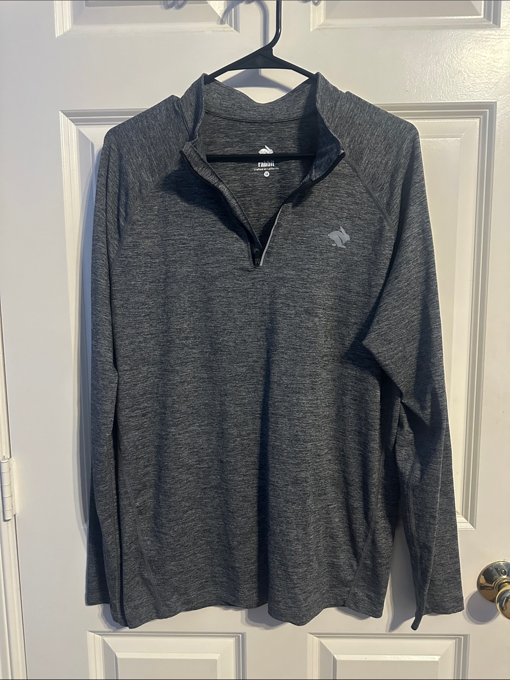 EUC Rabbit Men’s Large Gray Athletic Quarter Zip Pullover